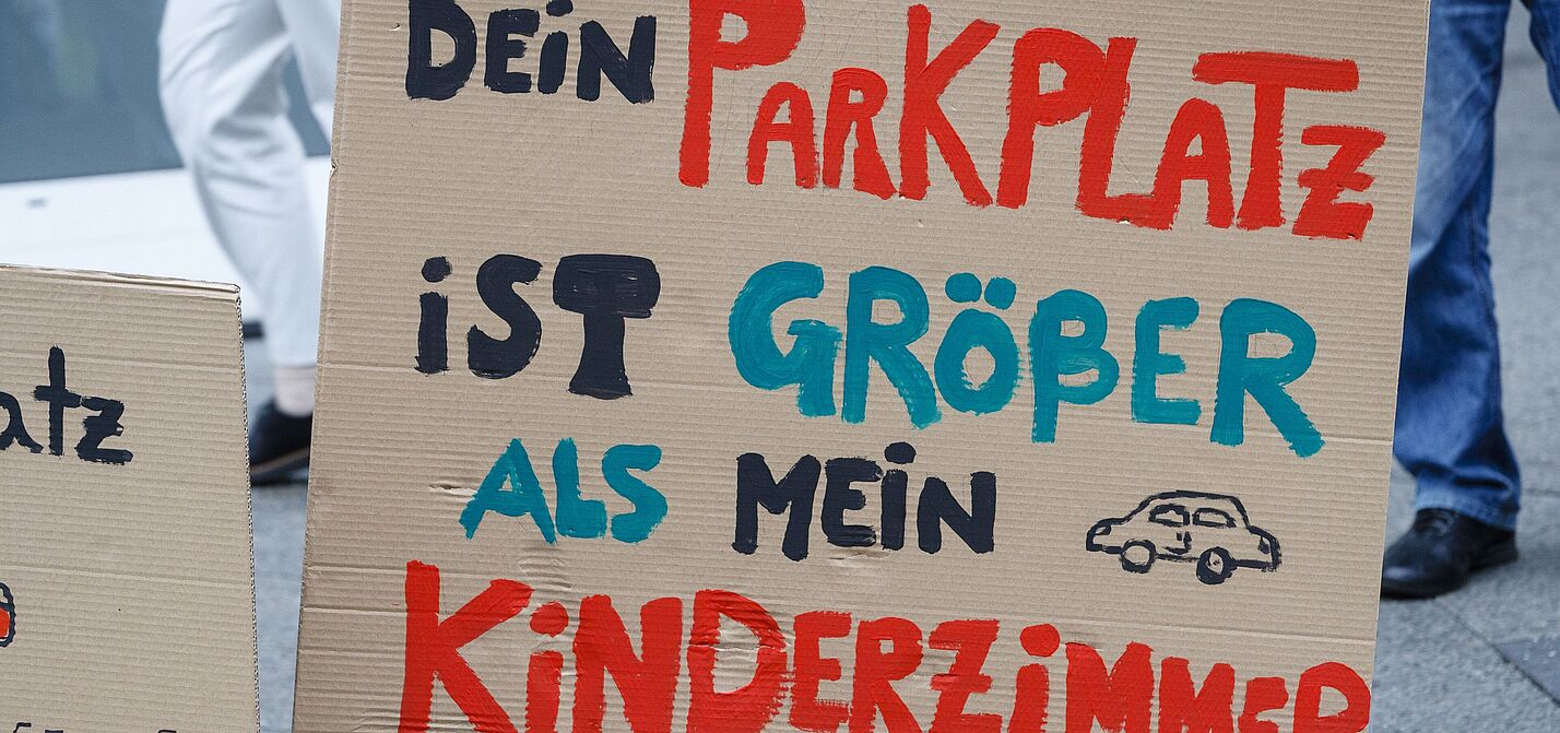Ein Parkplatz ist oft größer als ein Kinderzimmer.