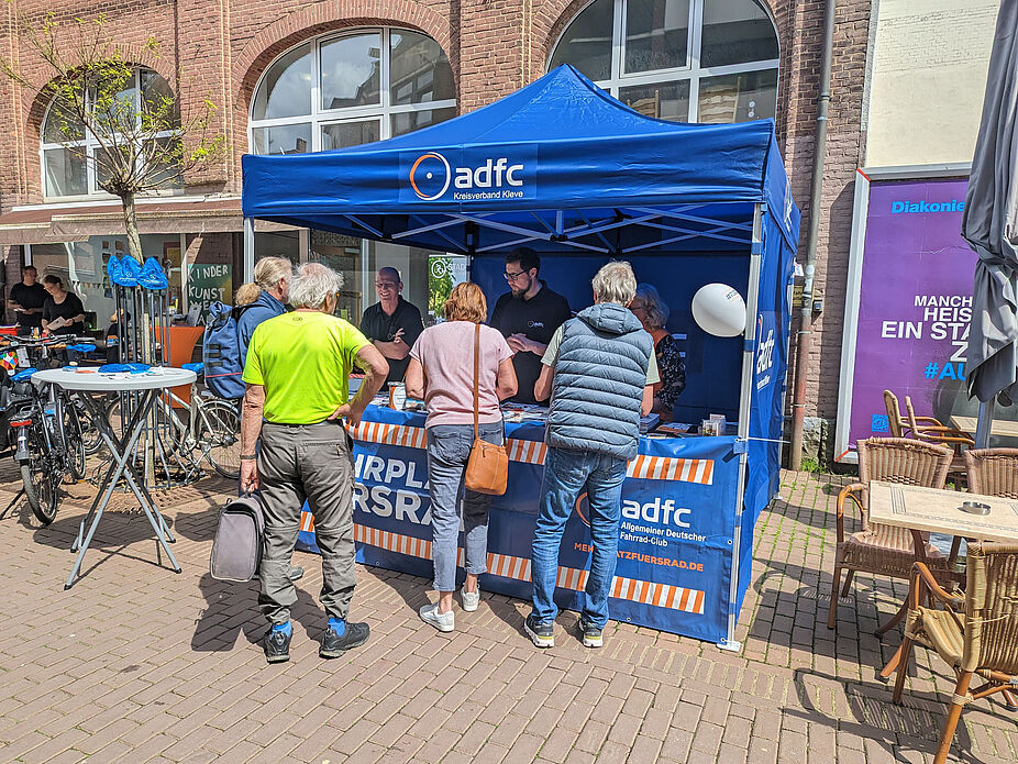 Wichtiges Thema, gerade jetzt im Frühling, waren natürlich auch die Radreisen des ADFC