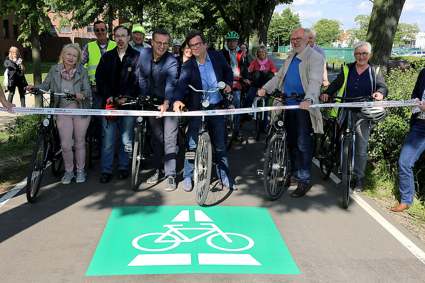 Abschnitt des Radschnellweg Osnabrück-Belm eröffnet. Abschnitt des Radschnellweg Osnabrück-Belm eröffnet.